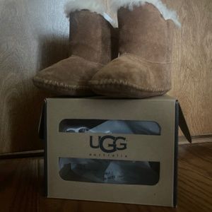 UGG